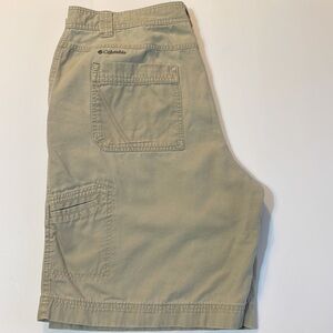 COLUMBIA‎ Men’s Khaki / Gray Loose Fit Shorts Pockets 10” Inseam 100% Cotton 40
